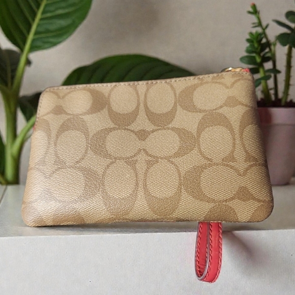 Coach Zip Wristlet In Signature Canvas NWT - Picture 5 of 6